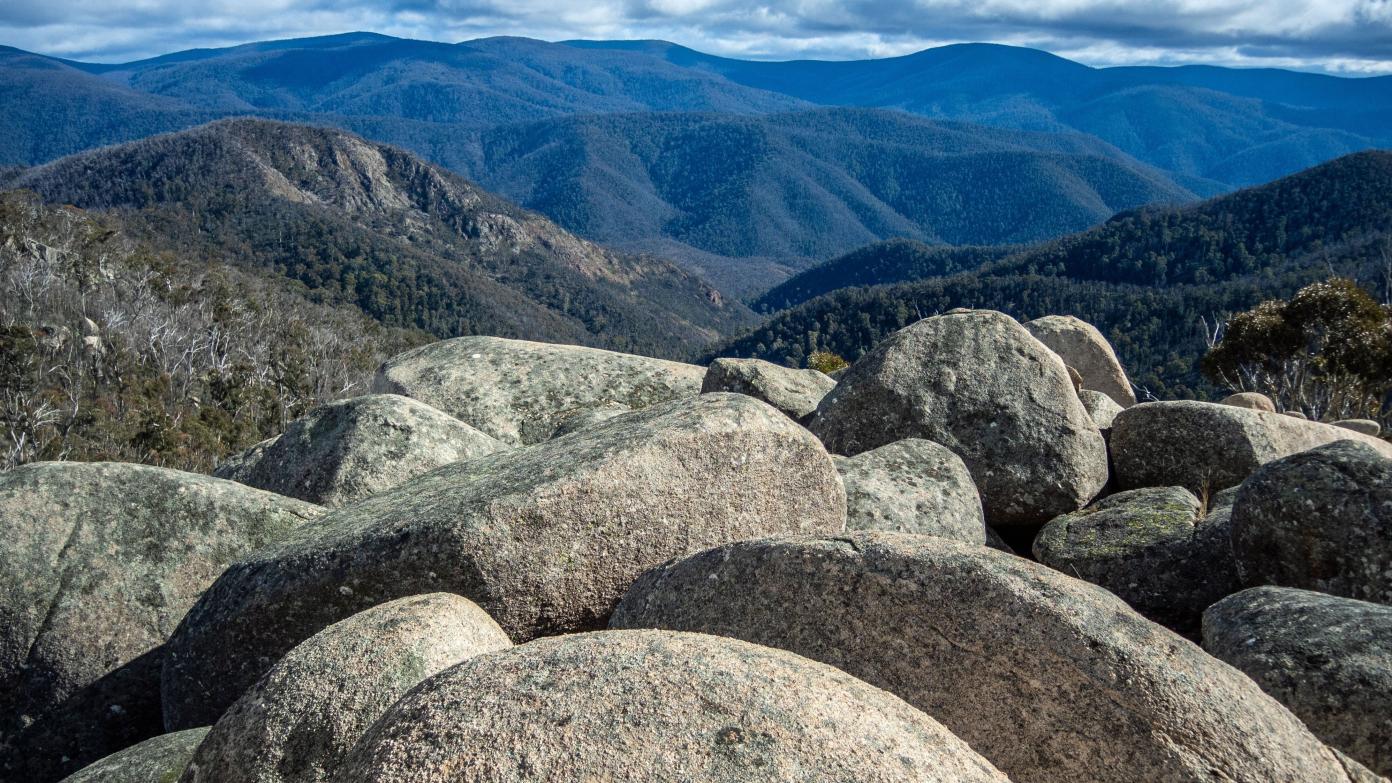 feature image for M-H Wednesday Walk: Outcrops West of Billy Billy Rocks (CBC sponsored)